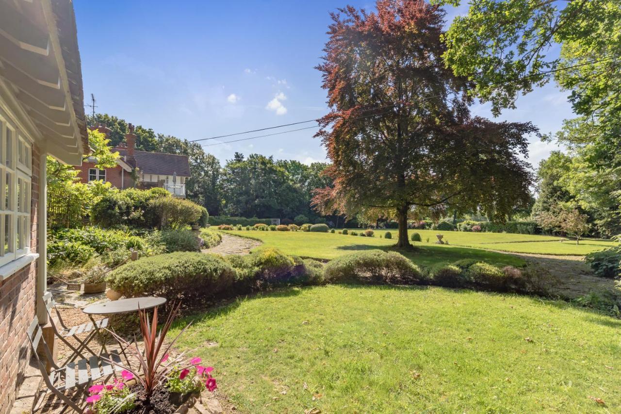 Old Mill Lodge By Huluki Sussex Stays Hurstpierpoint Exterior photo