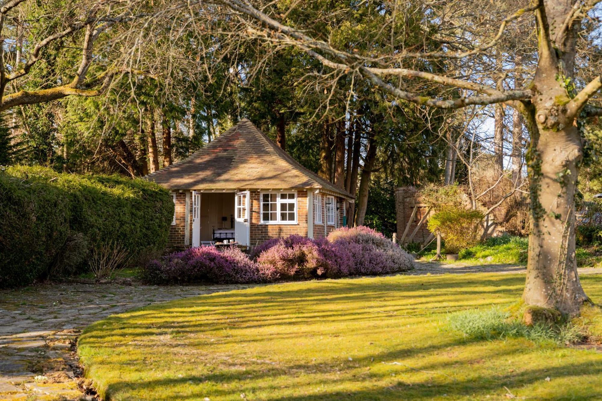 Old Mill Lodge By Huluki Sussex Stays Hurstpierpoint Exterior photo