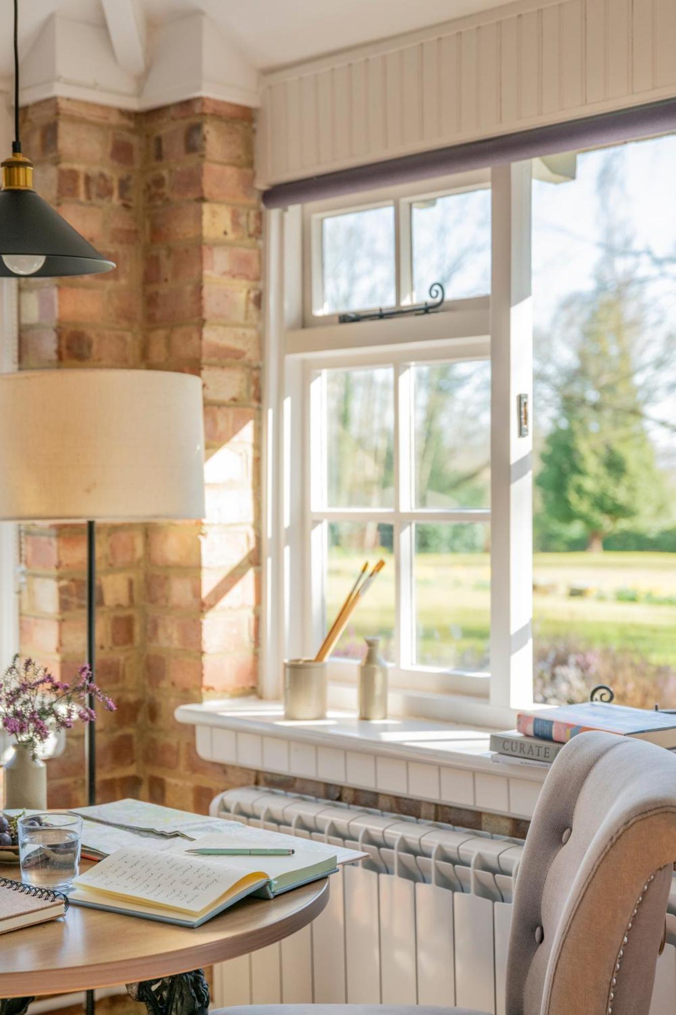 Old Mill Lodge By Huluki Sussex Stays Hurstpierpoint Exterior photo
