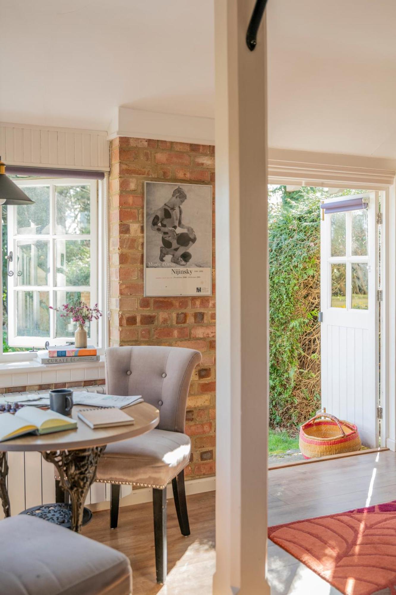Old Mill Lodge By Huluki Sussex Stays Hurstpierpoint Exterior photo